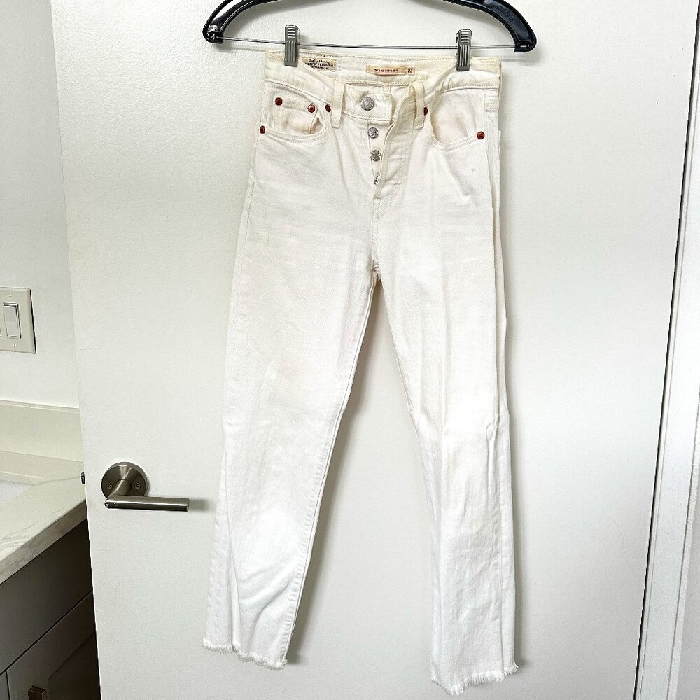 Levi's Wedgie Straight Size 23 - White/Cream High-Waisted, Straight-Leg Jean